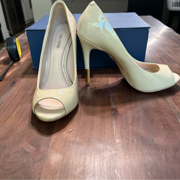 NIB Pour La Victoire Sable pumps - Picture 13 of 14